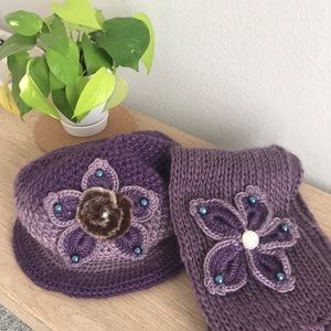 Beautiful hand knitted scarf and hat.